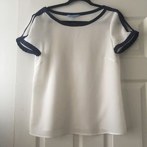 Antonio Melani White/Navy Open Sleeve Blouse